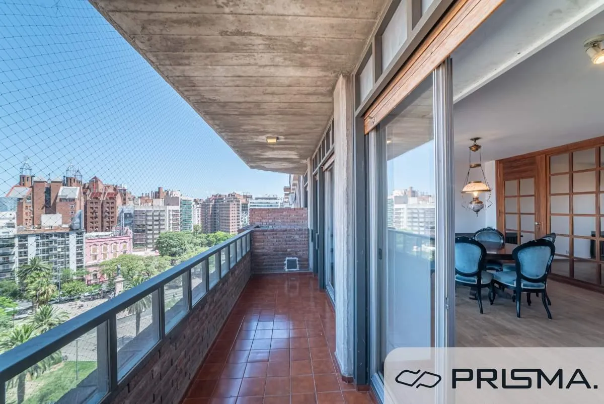Exclusivo Departamento – 4 dorm – AV. HIPÓLITO YRIGOYEN –