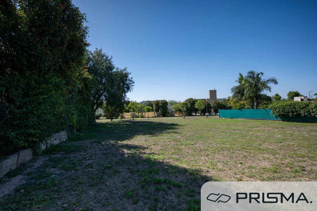 LOTE CENTRAL FONDO NORTE-1000M2-MANANTIALES COUNTRY